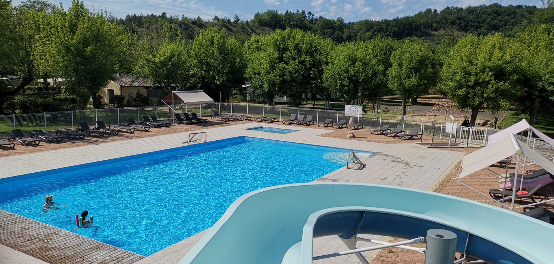 Piscina del camping en Périgord